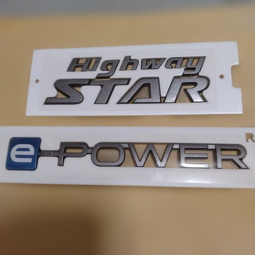 Nissan serena c28 emblem - serena,
