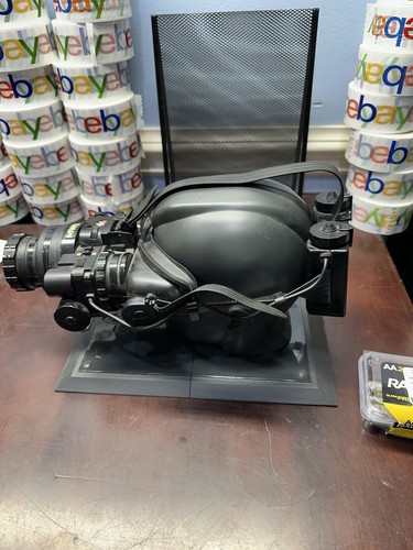 Working night vision goggles - night,