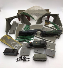 00 Gauge Bundle Hornby Mainline Lima Bachmann engines wagons accessories C9