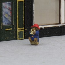 OSBF199 OO Gauge 1:76 Paddington eating marmalade sandwich Painted Figure