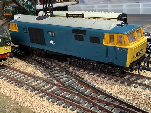 Triang hornby r758 class - hornby,