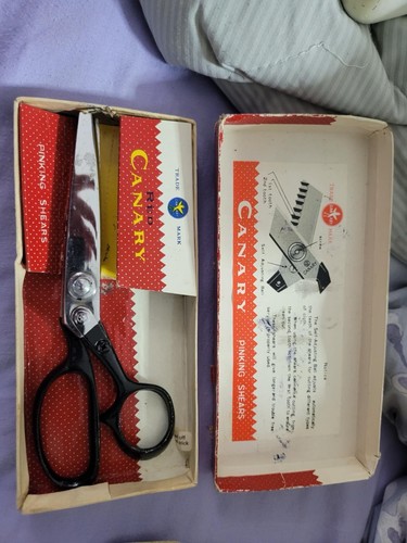 Red canary pinking shears - canary,