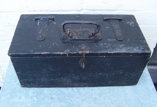Antique vintage wooden chest - /,