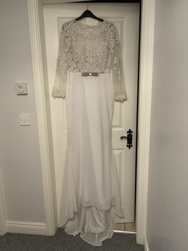 Stunning wedding dress - stunning, gown
