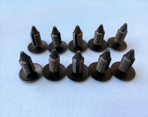 Bmw button spruce retainer - spruce, fir