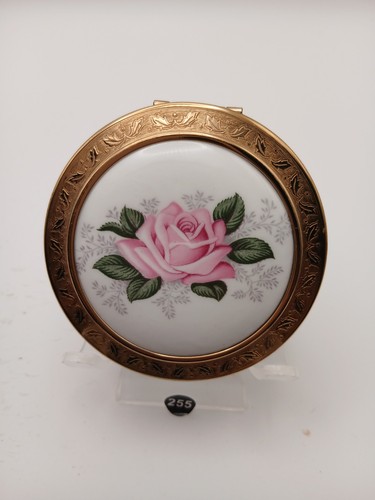 Beautiful vintage powder - beautiful,
