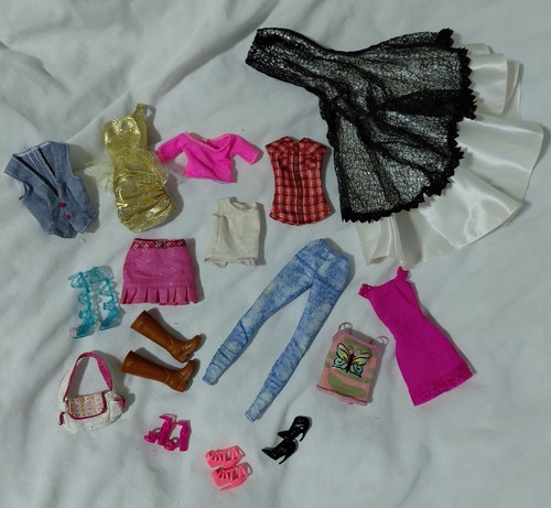 Barbie clothes bundle read - (,