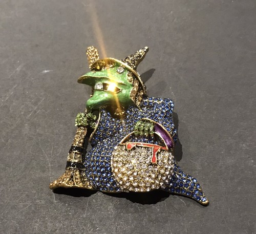 Witch brooch cauldron - witch,