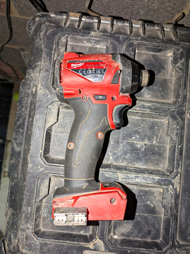 Milwaukee m18 18v oneid2 - 18v, fuel