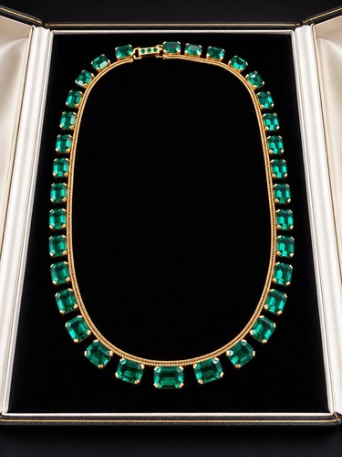 Green paste glass necklace - glass,