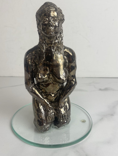 Rare figurine kneeling woman - kneeling,