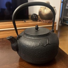 Nambu Iron Teapot 1.5 Liter Traditional Japanese Cast Iron Kettle