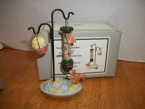 Porcelain hinged trinket box - porcelain,