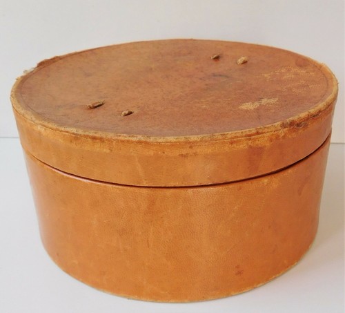 Small vintage collar box mid