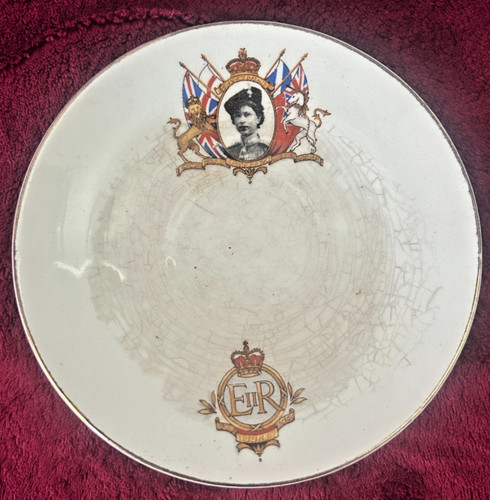 Caroline ware queen elizabeth - queen,