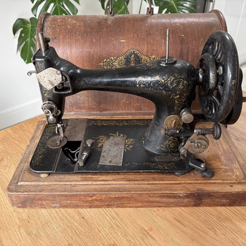 Vintage 28k singer hand crank - singer,