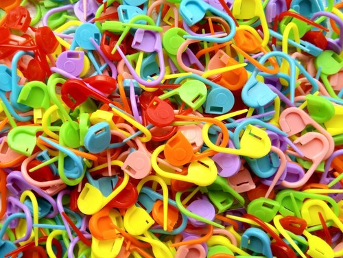 Plastic locking needle stitch - locking,