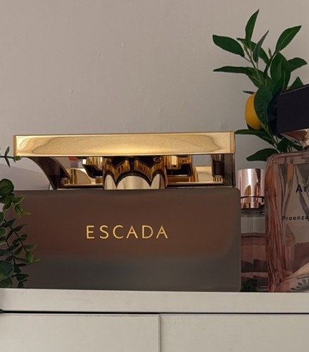 Escada factice perfume - factice,, bottle