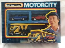 MATCHBOX MC 11 MOTORCITY CAR TRANSPORTER GIFT SET