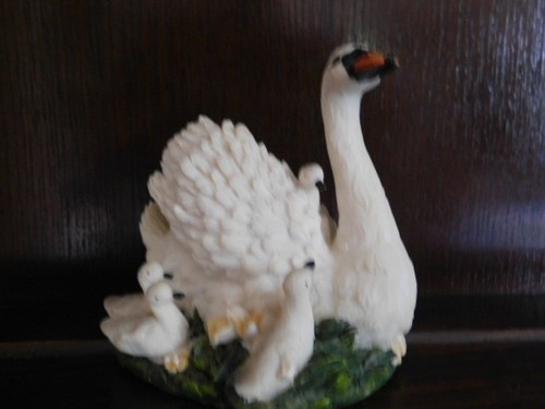 Vintage resin swan - vintage, ornament
