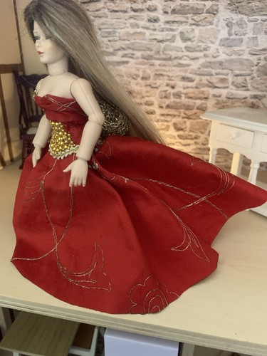 Wearable dolls house - 1/12,