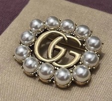 🎄 🚚 ✅ Gucci Gold and Pearl Brooch Brand New With Box!