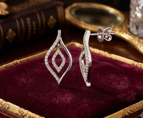 White gold diamond accent - gold,