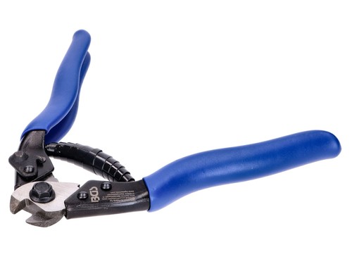 Wire rope cutter with safety