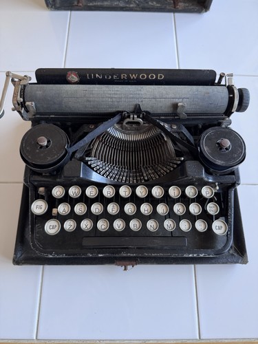 Underwood typewriter 1920s - underwood,