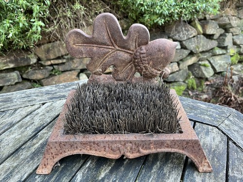 Vintage heavy cast iron - cast, acorn