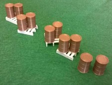 10 x Oil Drums and 4 x Storage Pallets OO gauge Lineside Railway Scenery Barrels