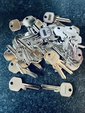  KEY CUTTING MACHINE/KEY BLANKS