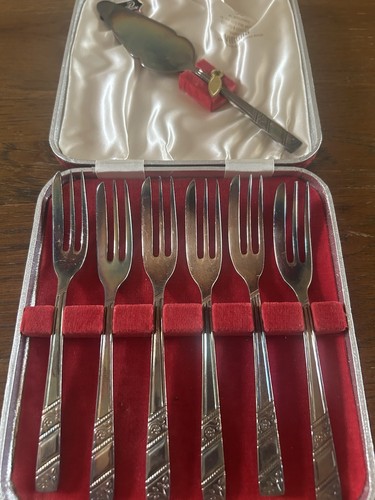 Silver played cake - silver, forks