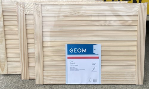 New pine louvre doors - pine,