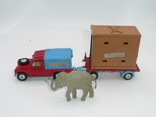 Corgi Gift Set 19 Chipperfields Circus Land Rover  w/Elephant  & cage on Trailer