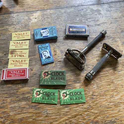 Rare vintage clock razor - vintage,