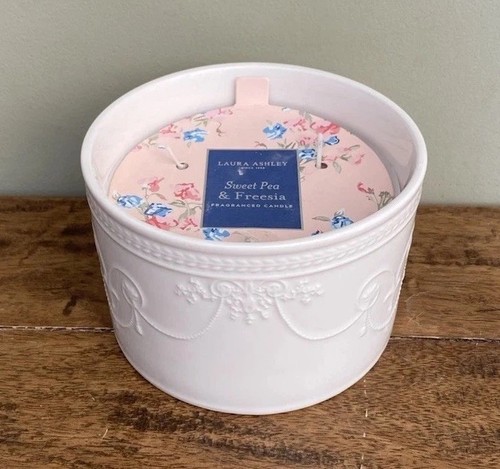 Laura ashley candle sweet pea - laura,