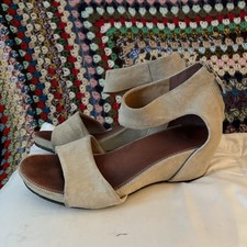 Ladies Clarks Neutral Suede