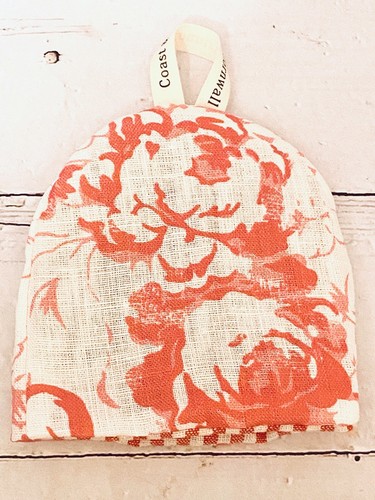 Cabbages and roses hatley - roses,