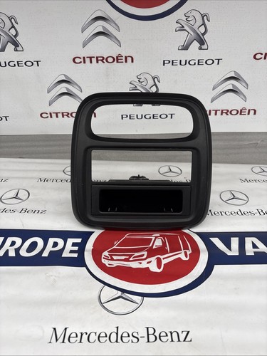 Renault trafic dashboard - renault, radio