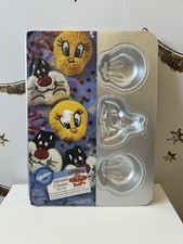 Vintage 1994 Wilton Looney