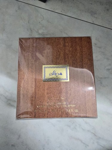 She arabian oud sealed - by, with