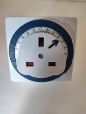 PLUG IN 13A MECHANICAL SEGMENT TIMER SWITCH 24 HOUR DUAL  SOCKET