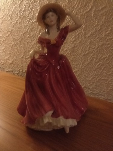 Royal doulton figurine - doulton,