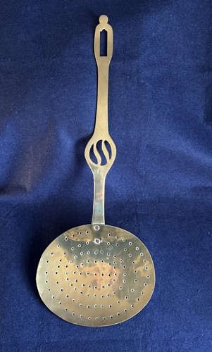 Large brass open chestnut - large,