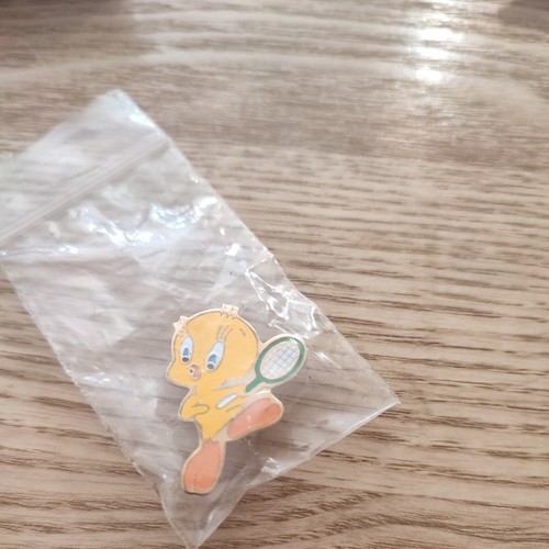 Tweety bird pinback - tweety,