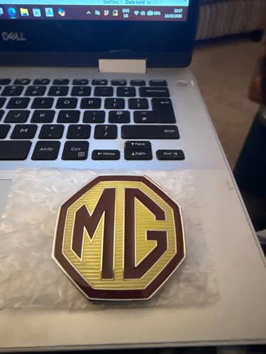 Modern boot bonnet badge - modern, boot/bonnet