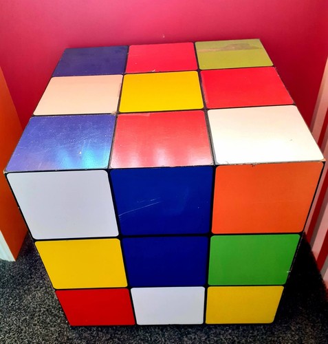 Giant coloured cube - , coffee