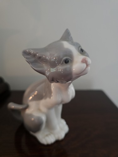 Lladro cat figurine - cat,