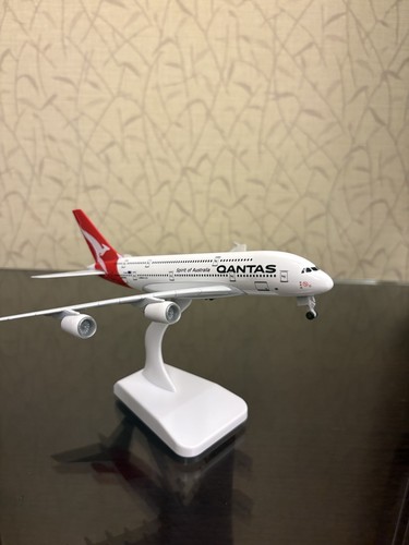 Qantas airbus a380 200 - qantas,